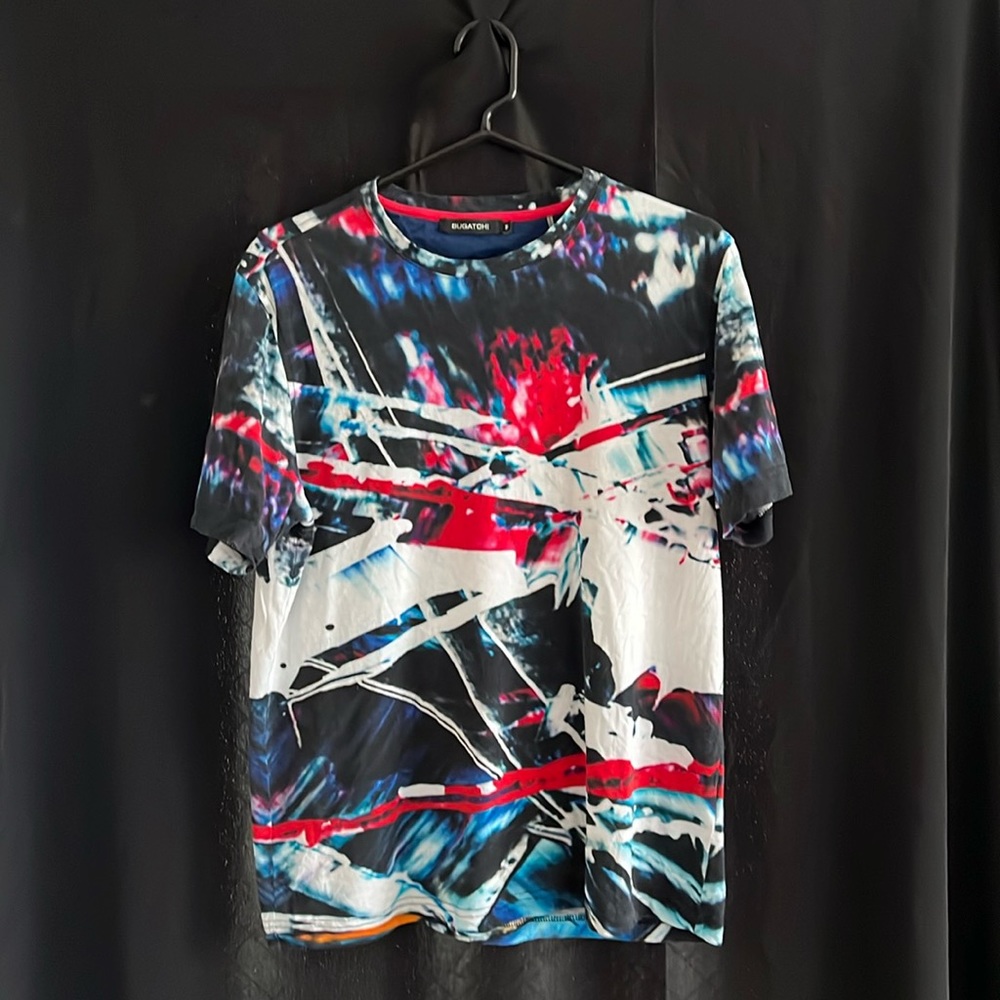 Bugatchi men’s medium t-shirt.